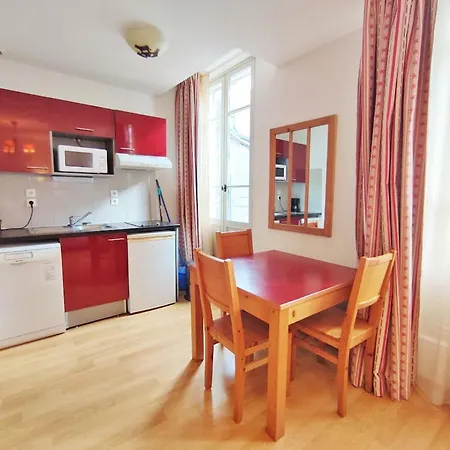 Le Bouquetin, Studio, Centre Luchon, Wifi, Casier A Skis, Ascenseur, 3 Personnes Bagneres-de-Luchon Exterior photo