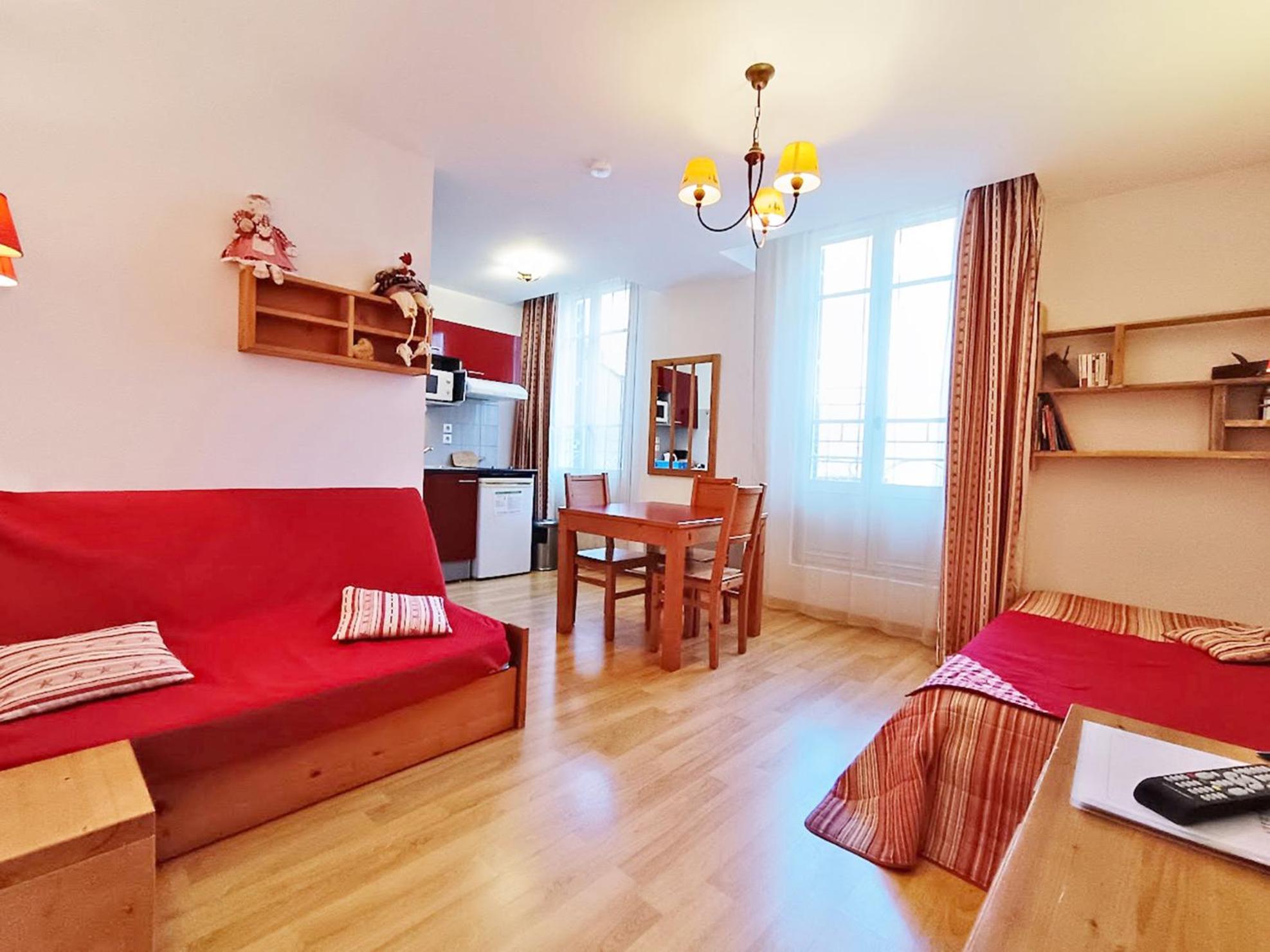 Le Bouquetin, Studio, Centre Luchon, Wifi, Casier A Skis, Ascenseur, 3 Personnes Appartement