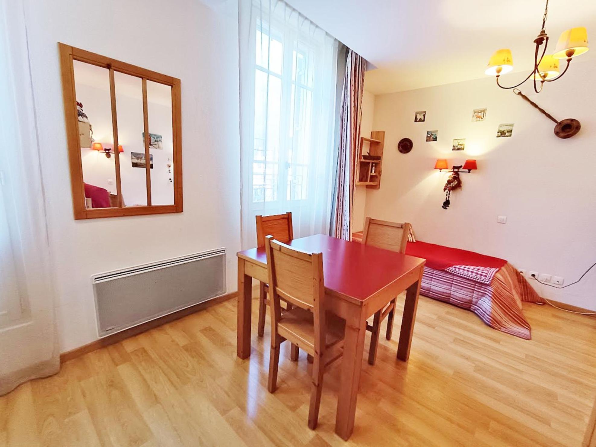 Le Bouquetin, Studio, Centre Luchon, Wifi, Casier A Skis, Ascenseur, 3 Personnes Appartement *