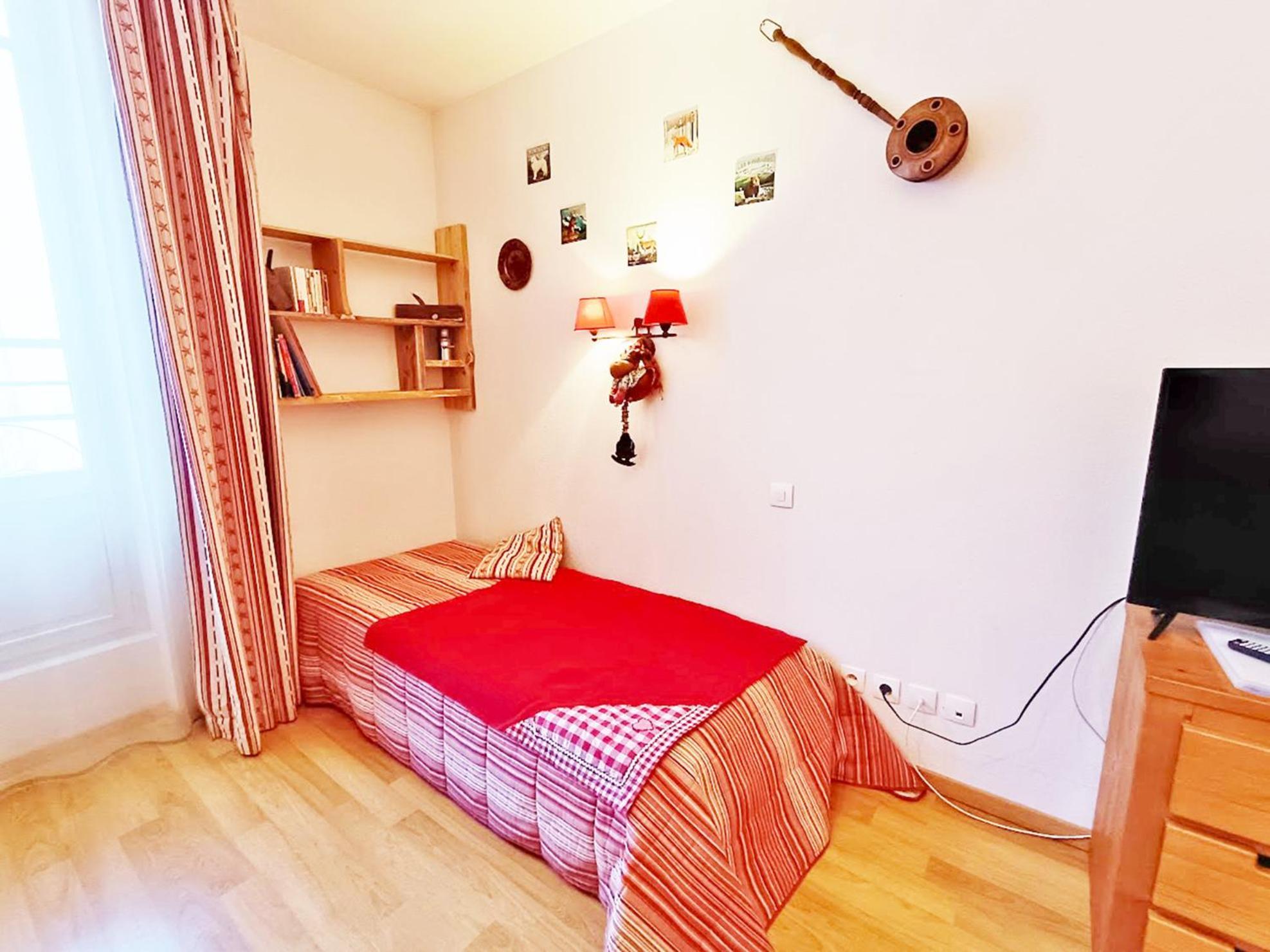 Appartement Le Bouquetin, Studio, Centre Luchon, Wifi, Casier A Skis, Ascenseur, 3 Personnes